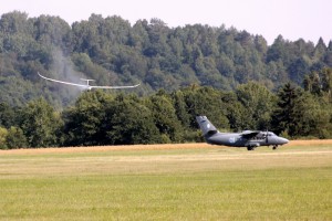Aerodrome gyvenimas verda.